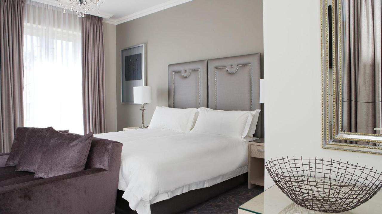 Queen Victoria By Newmark Hotel