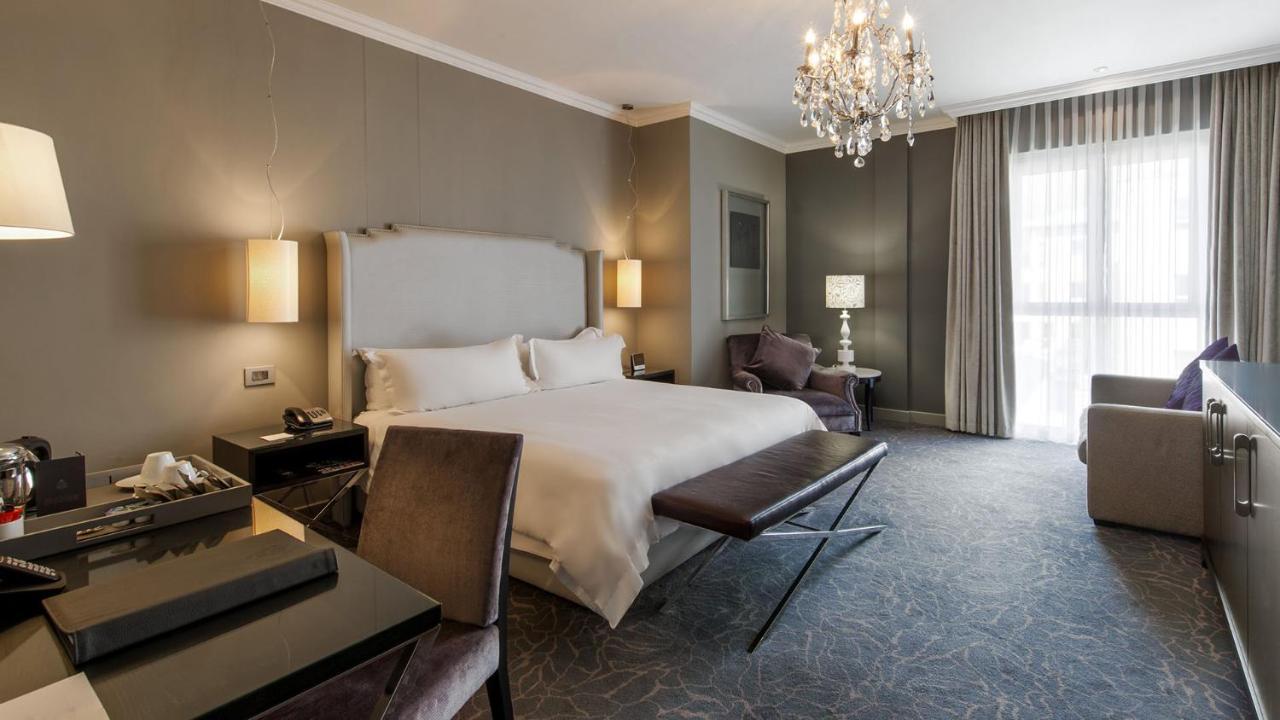 Queen Victoria By Newmark 5* Cape Town