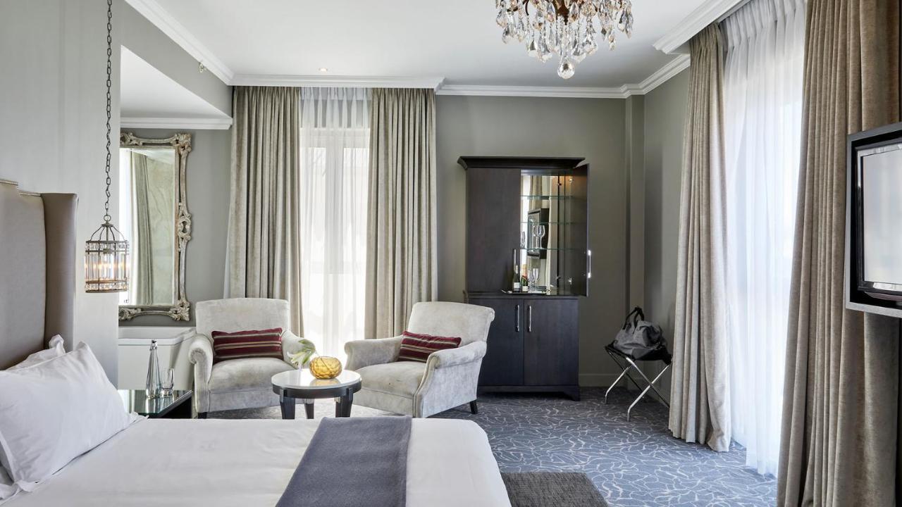 Queen Victoria By Newmark Hotel 5*