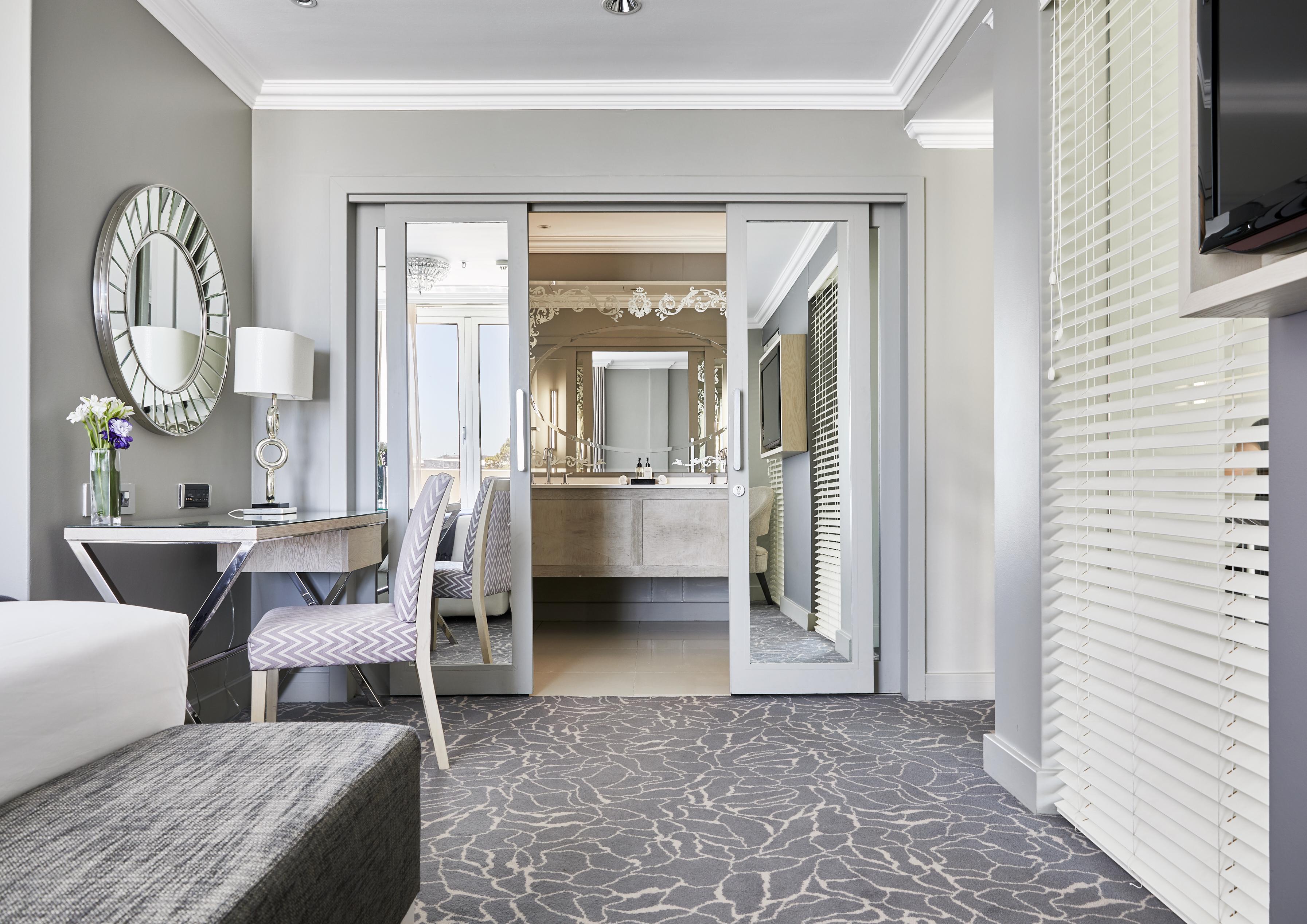 Queen Victoria By Newmark Hotel
